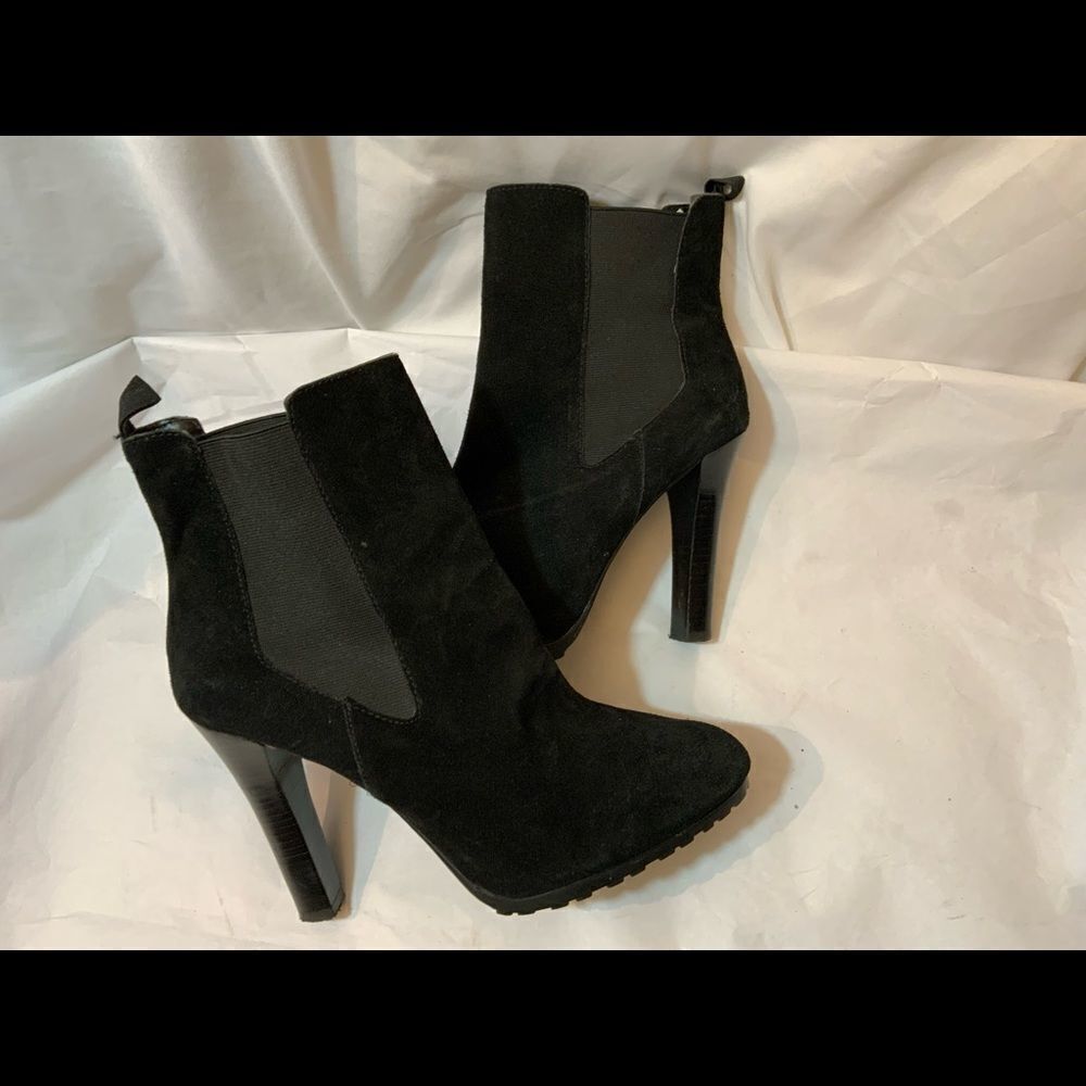 Lauren Ralph Lauren LRL Tiara Ankle Chelsea Boots Suede Heel Booties Size 10B